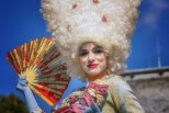 Sprvn zvolen karnevalov kostm z vs udl hvzdu kadho makarnho blu - fotografie 5